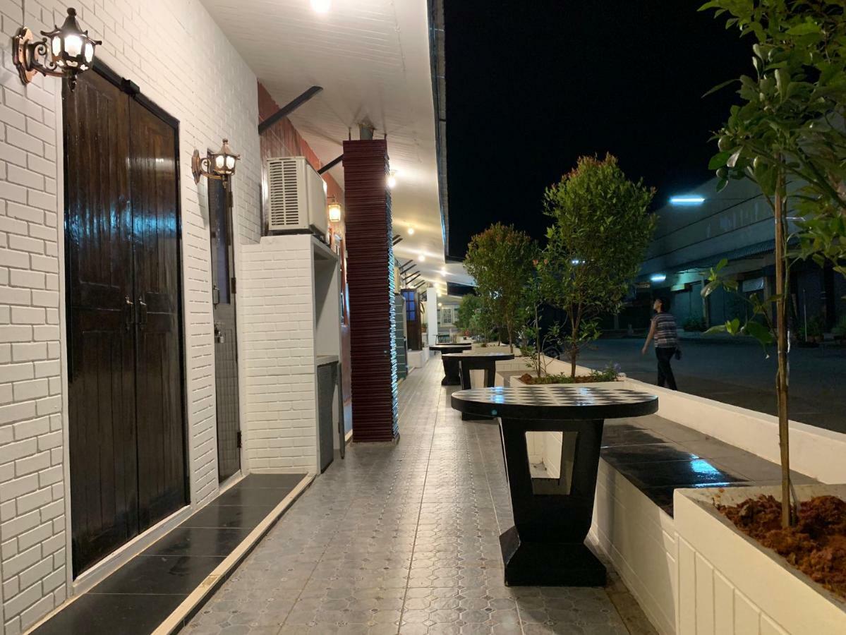 At Night Ξενοδοχείο Chumphon Εξωτερικό φωτογραφία